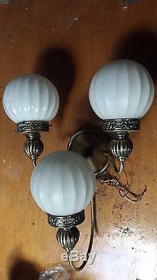 Elegant Antique Polished Brass Wall Sconce - Vintage in Excellent Condition